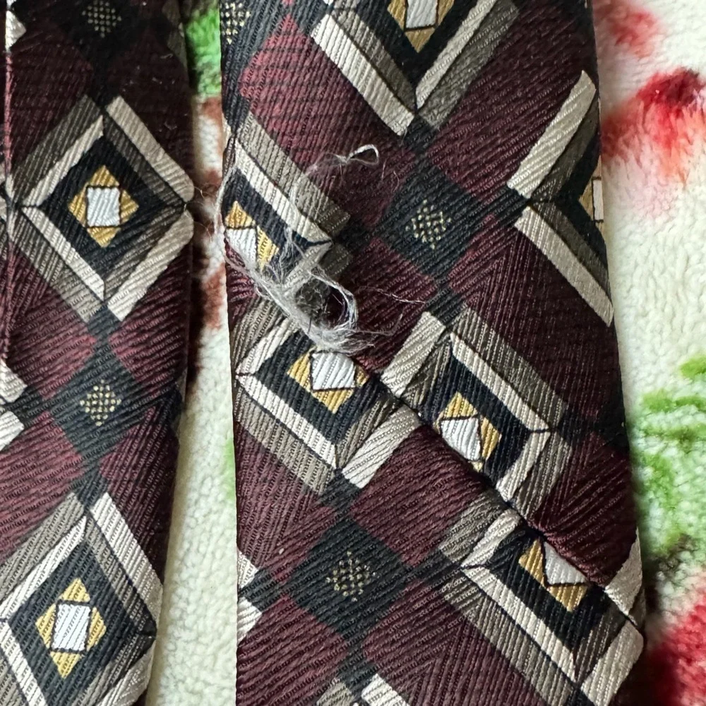 Croft & Barrow Diamond Pattern Tie - Burgundy and Cream